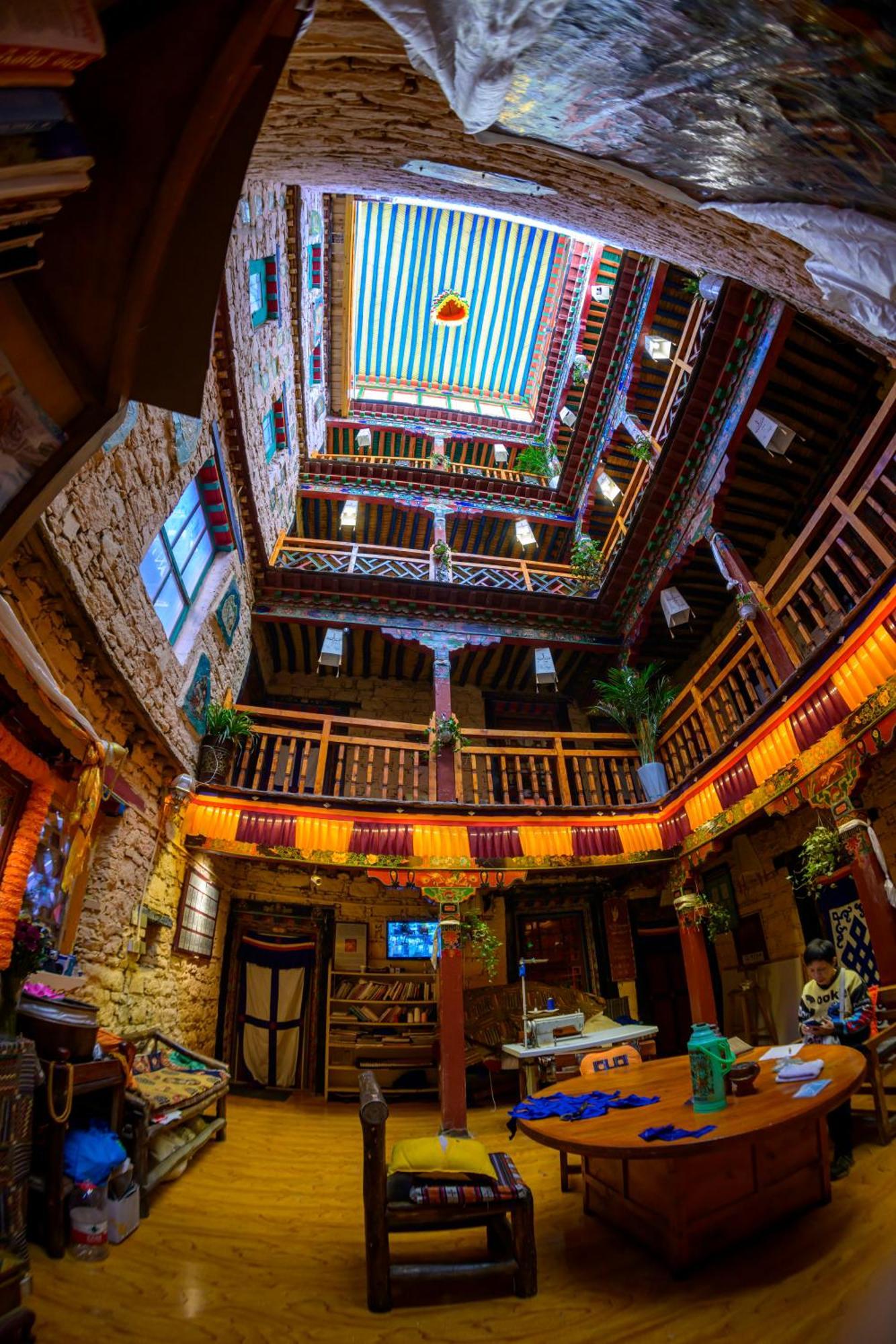 Shambhala Palace Hotel Лхаса Екстер'єр фото